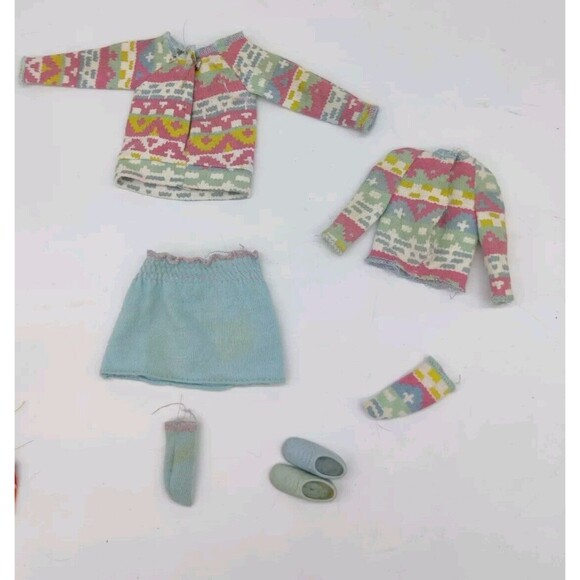 Vintage 1984 Barbie Skipper So Active Fashions Sweatshirt Skirt Socks Shoes 7918 - Picture 7 of 12
